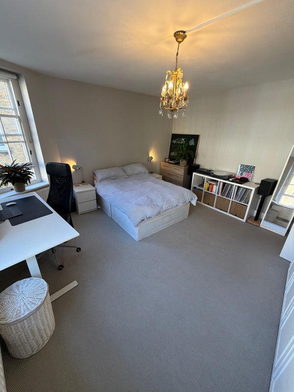 Room Vicarage Crescent in Greater London