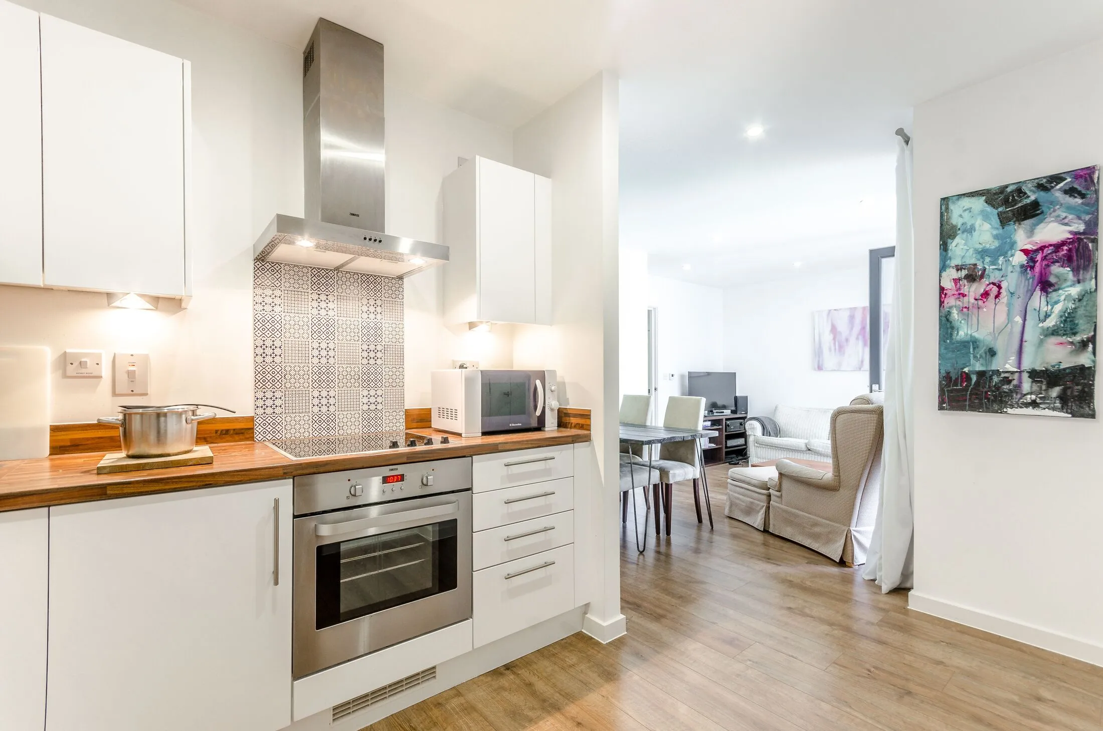 Flat Raine Street in Greater London