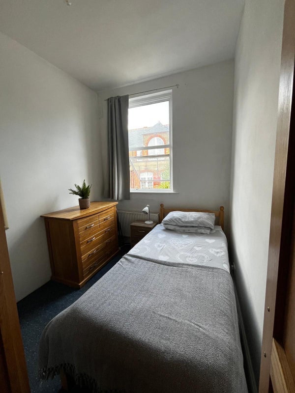 Room Clacton Road in Greater London