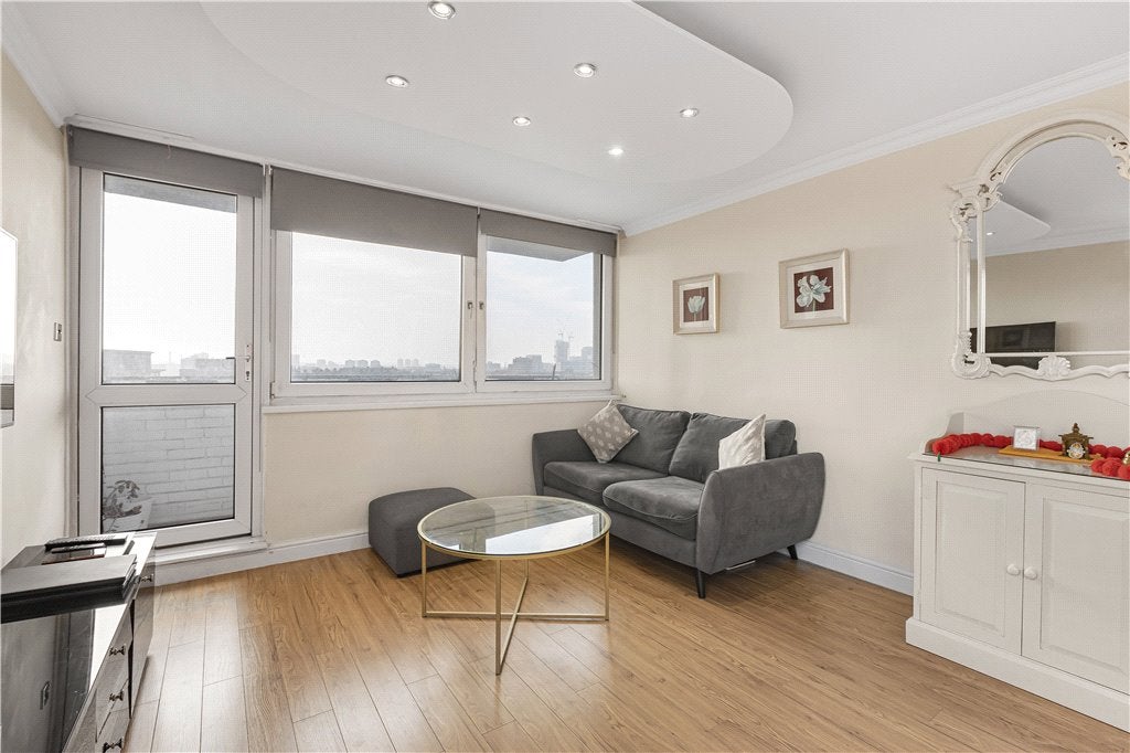 Flat Weston Street in Greater London