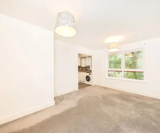 Room Grove Road in Greater London