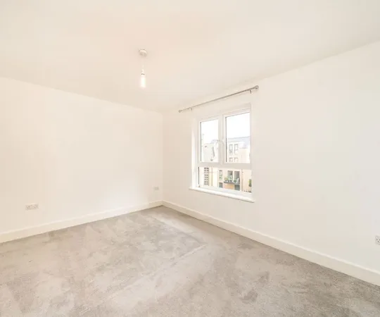Room Grove Road in Greater London
