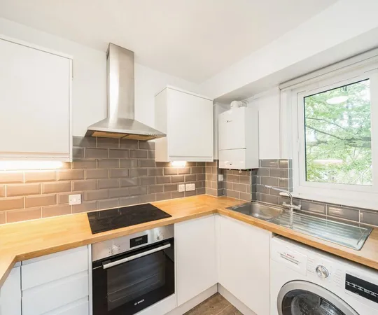 Room Grove Road in Greater London