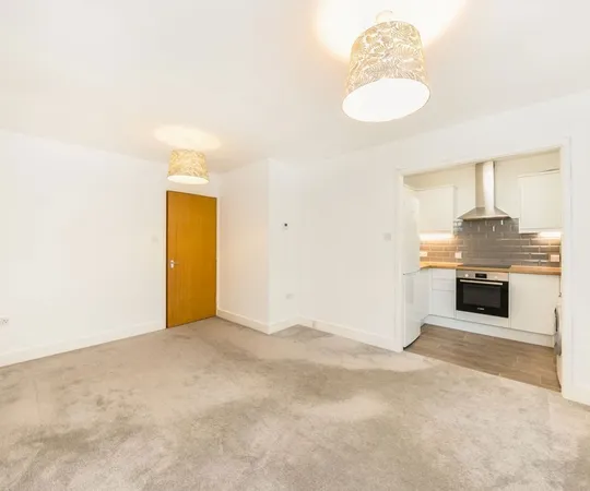 Room Grove Road in Greater London