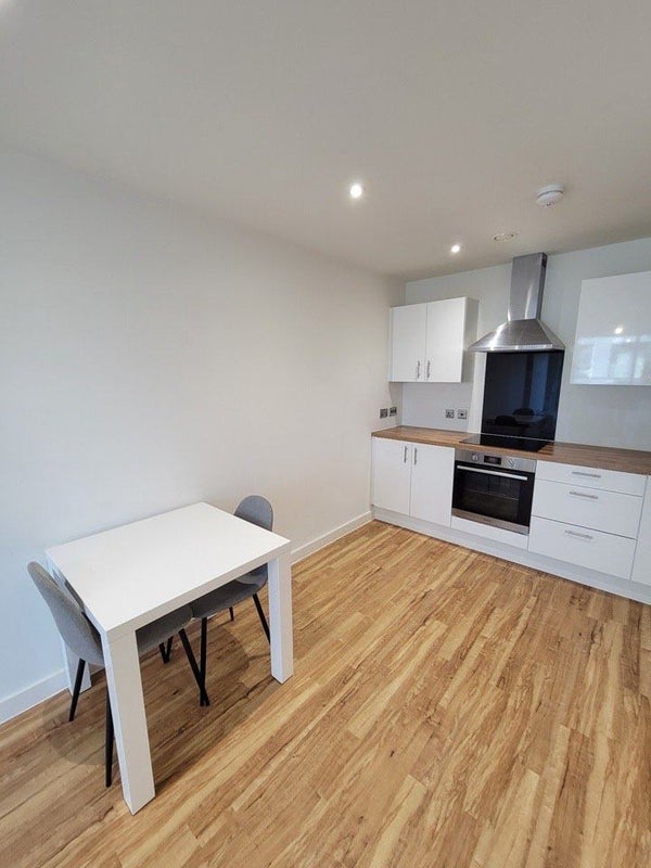 Room Pomona Strand in Trafford