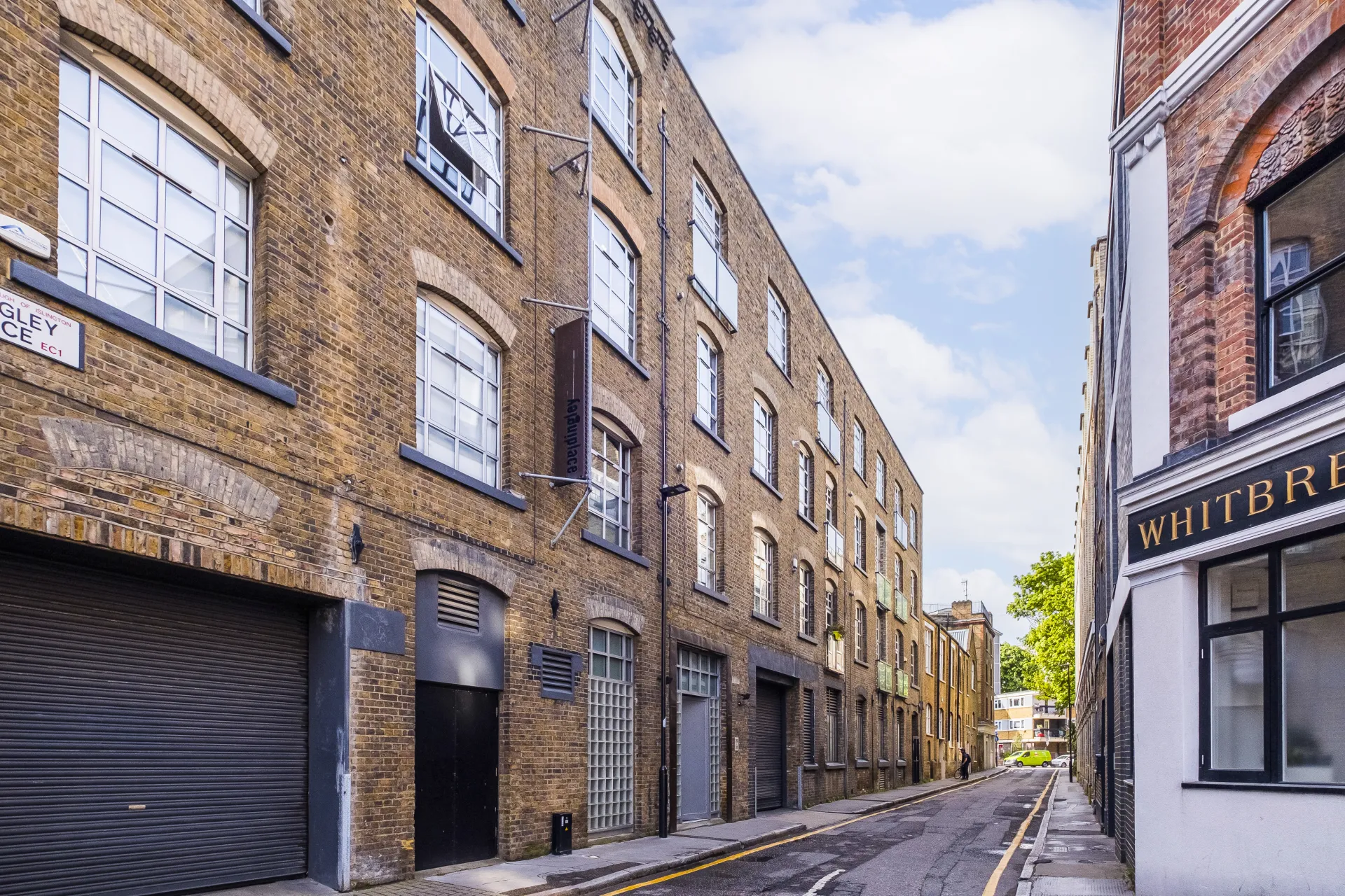 Flat Dingley Place in Greater London