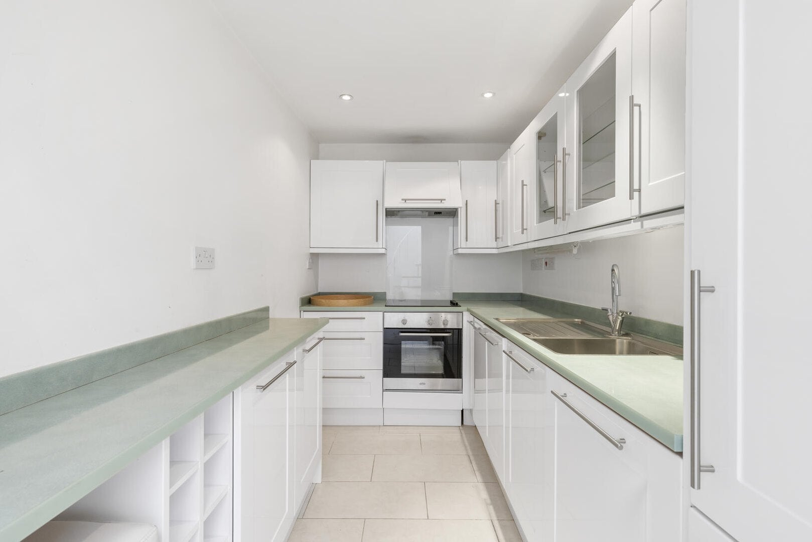 Flat Brunswick Gardens in Greater London
