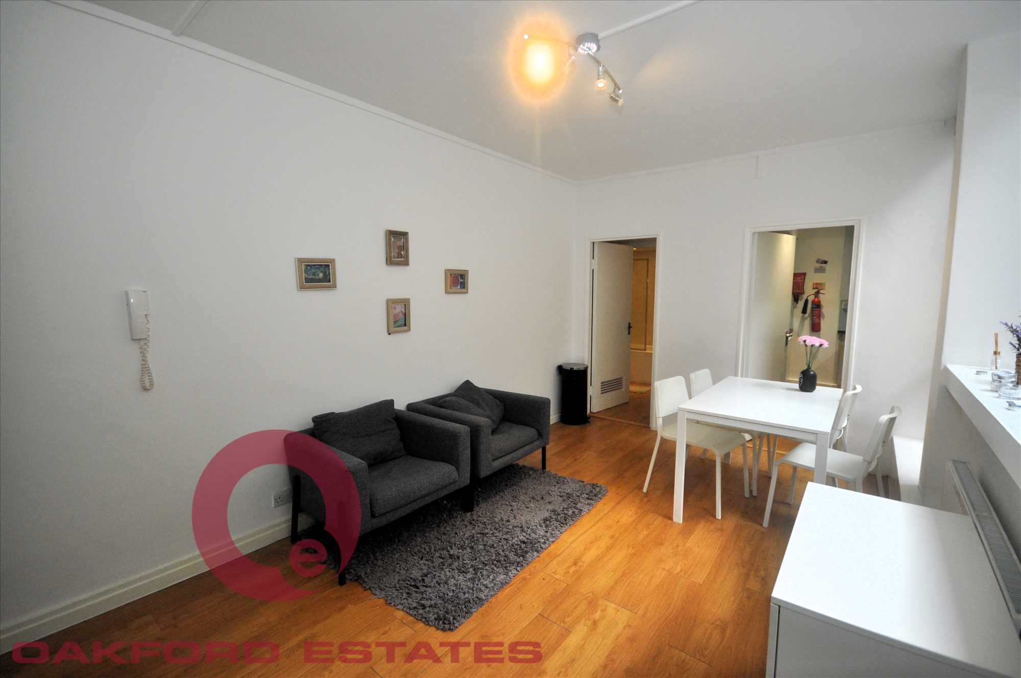 Flat Cleveland Street in Greater London