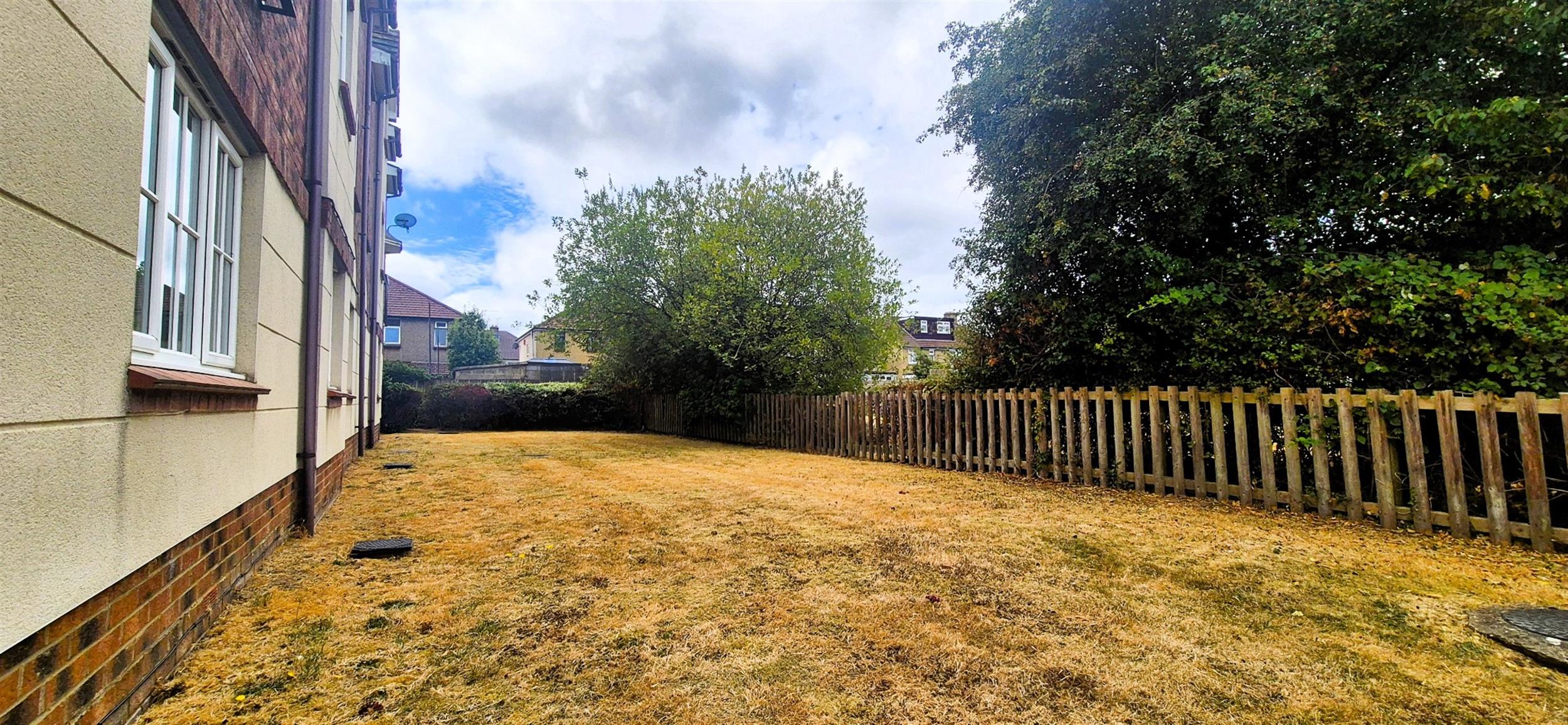 Flat Avro Close in Manchester