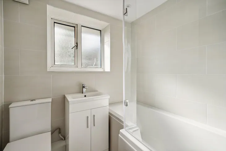 Flat Swan Street in Greater London