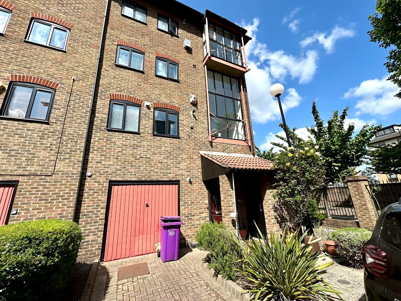 House Lancaster Drive in Greater London