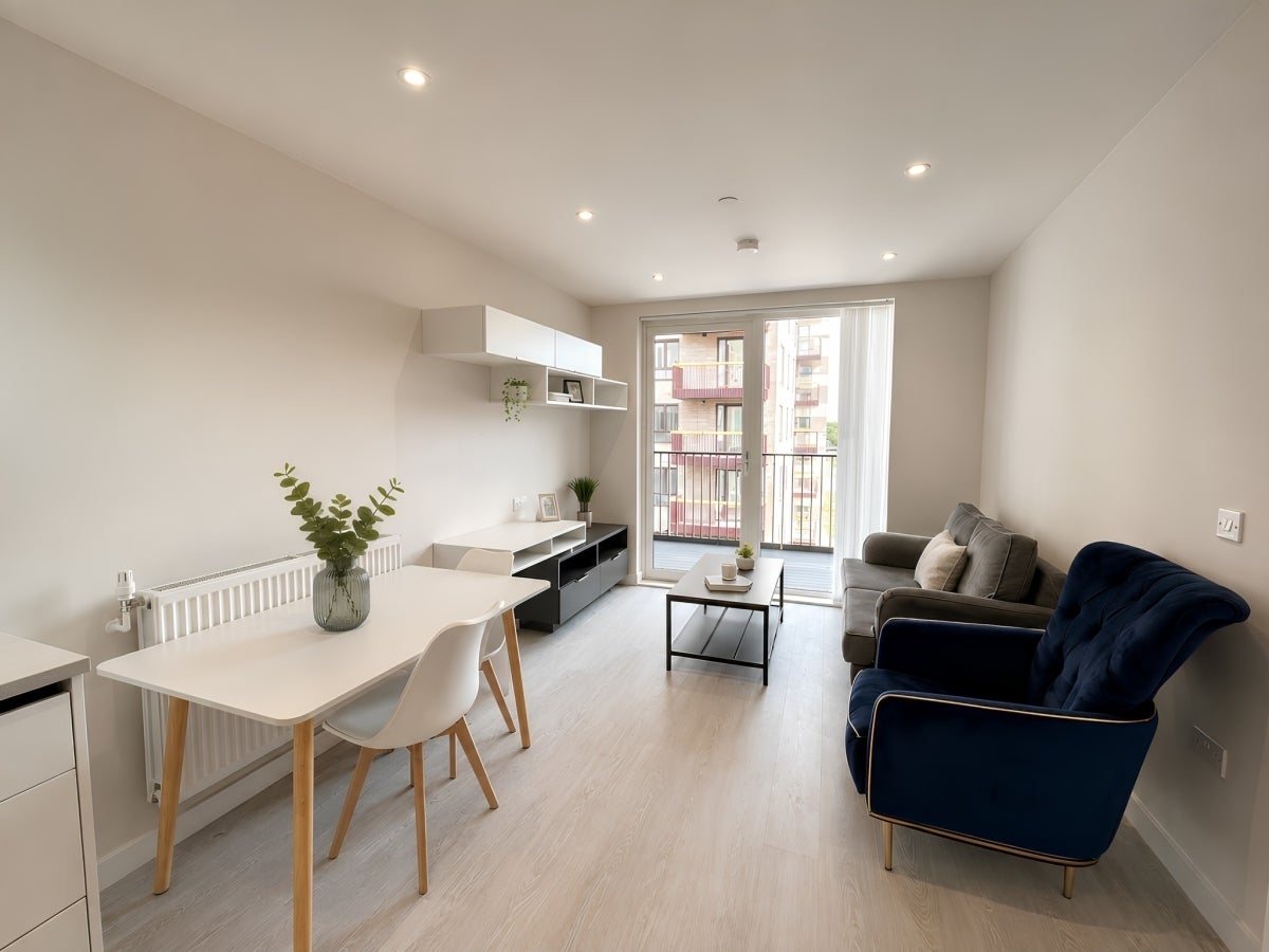 Flat Hargrave Drive in Greater London