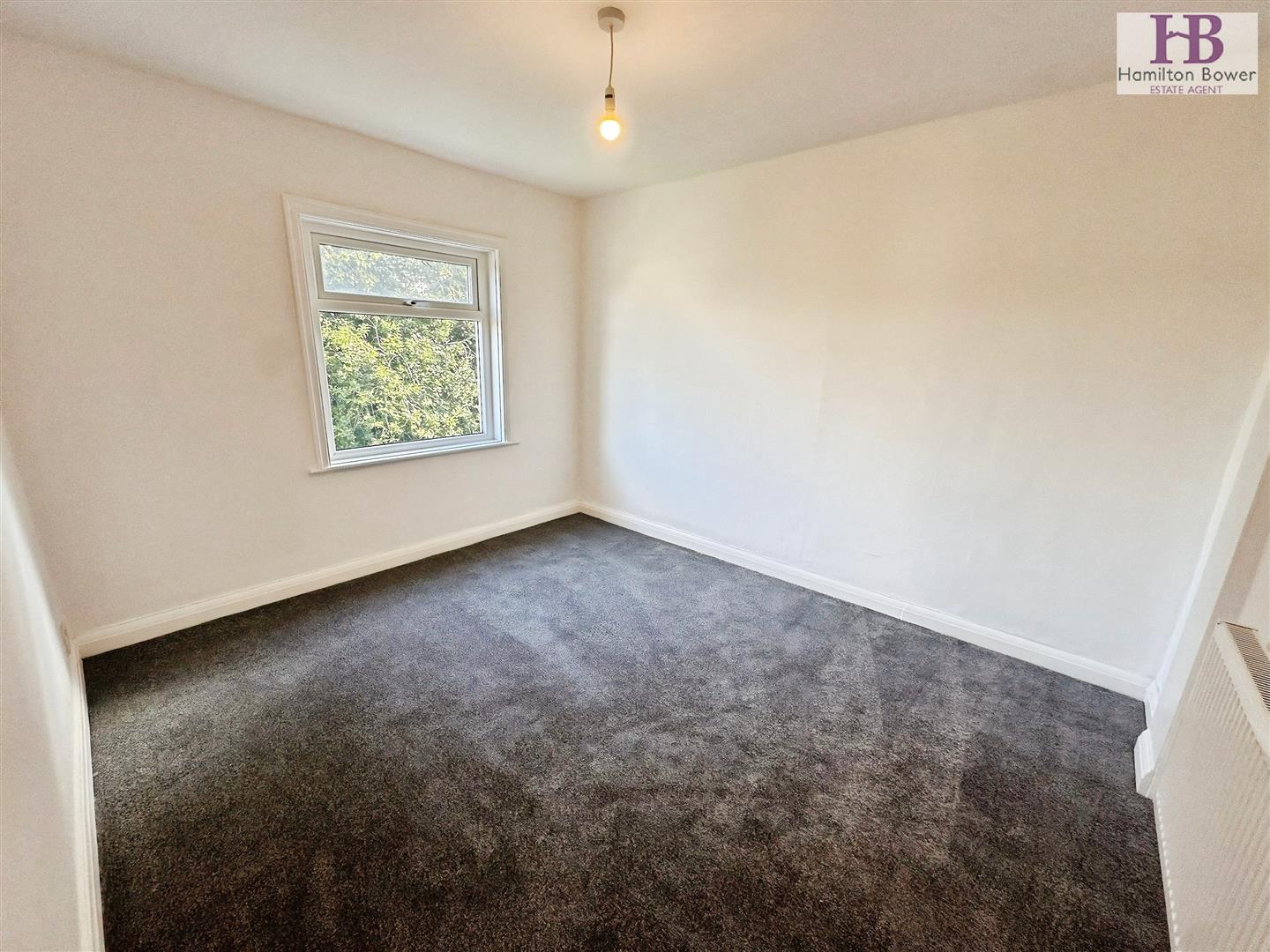 Flat Leafield Grove in Bradford