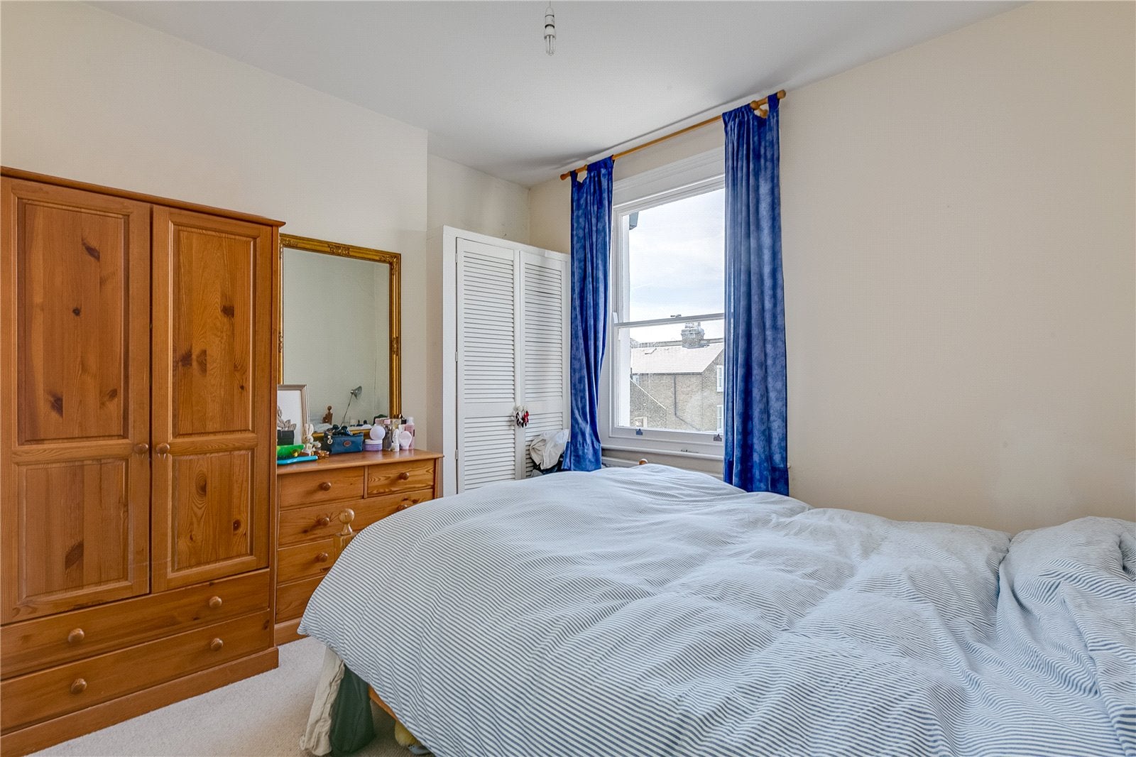 Flat Northcote Road in Greater London