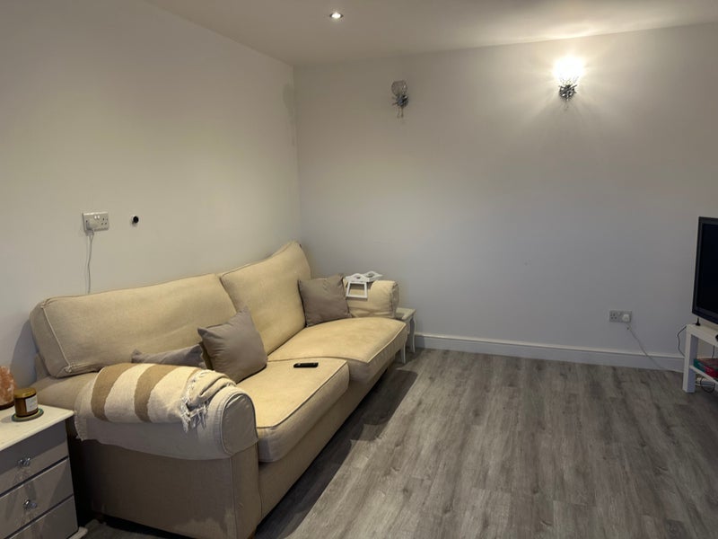 Room Botsford Road in Greater London