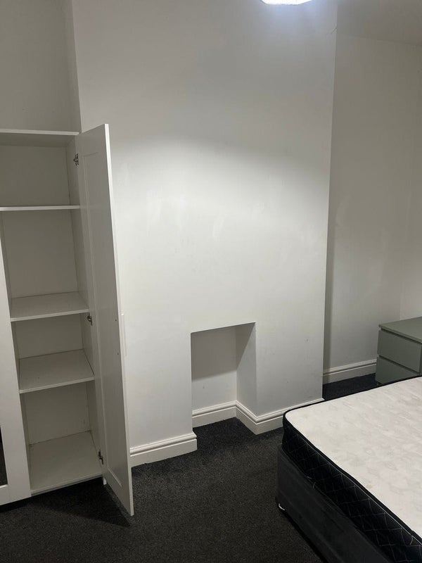 Room Birkin Avenue in Nottingham