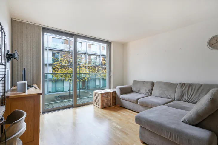 Flat Gillespie Road in Greater London