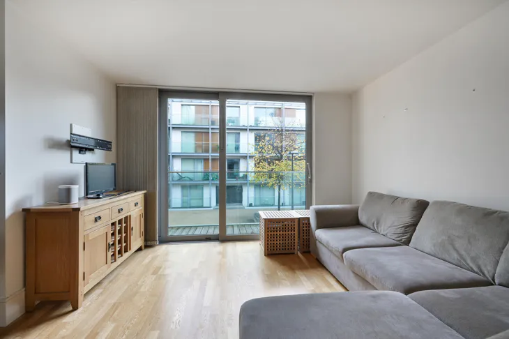 Flat Gillespie Road in Greater London