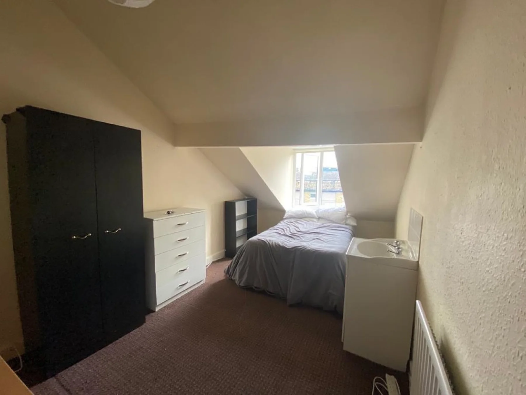 Room Belle Vue Road in Leeds
