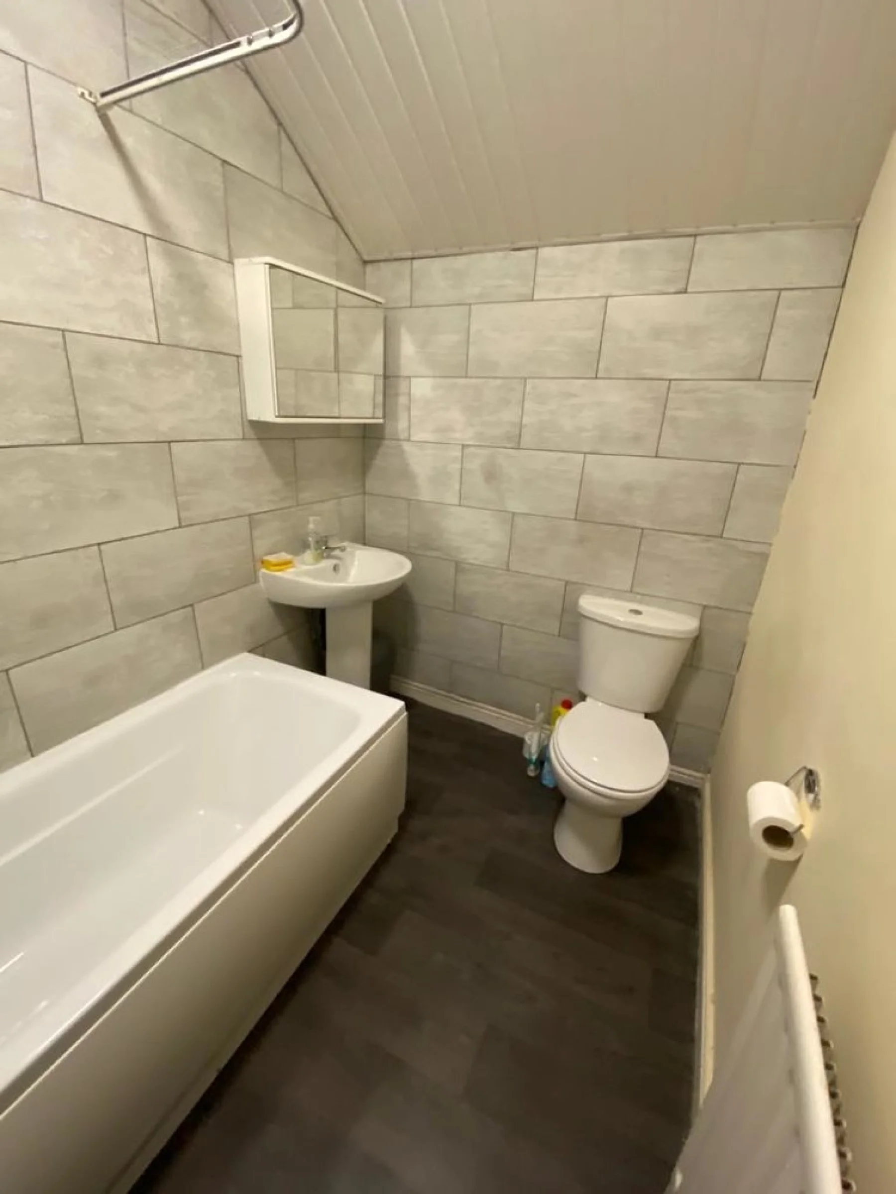 Room Belle Vue Road in Leeds
