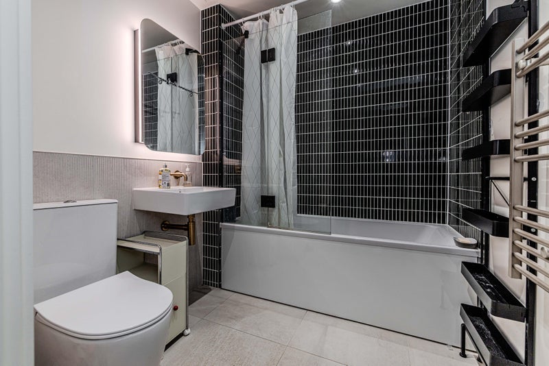 Flat Royal Crest Avenue in Greater London