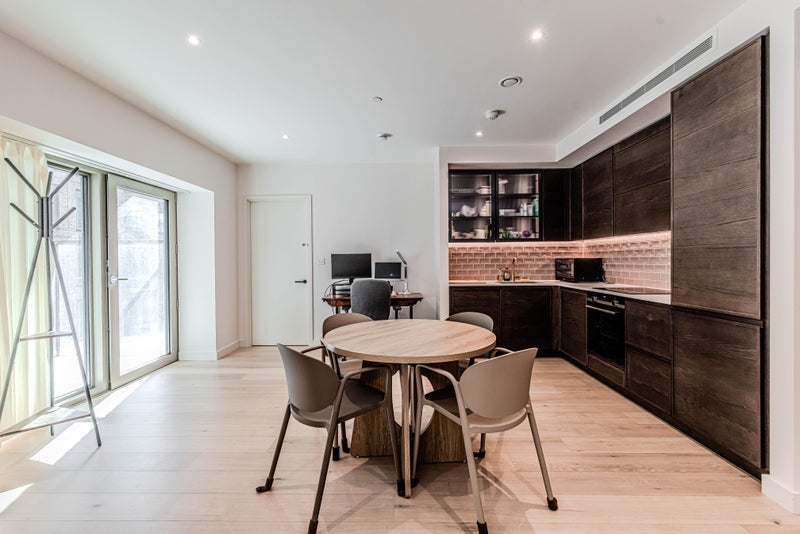 Flat Royal Crest Avenue in Greater London