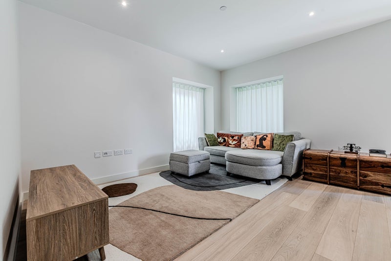Flat Royal Crest Avenue in Greater London