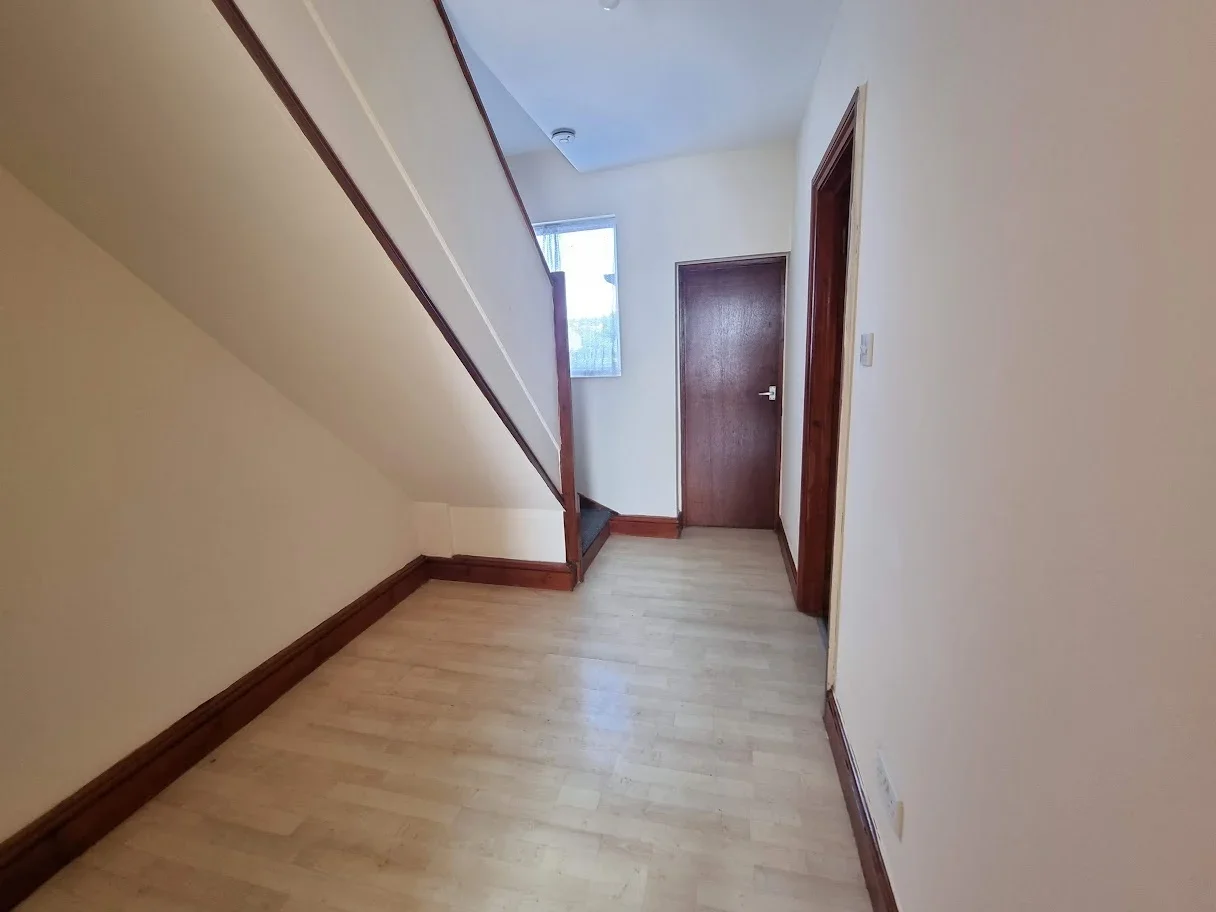 Flat Norbury Road in Greater London