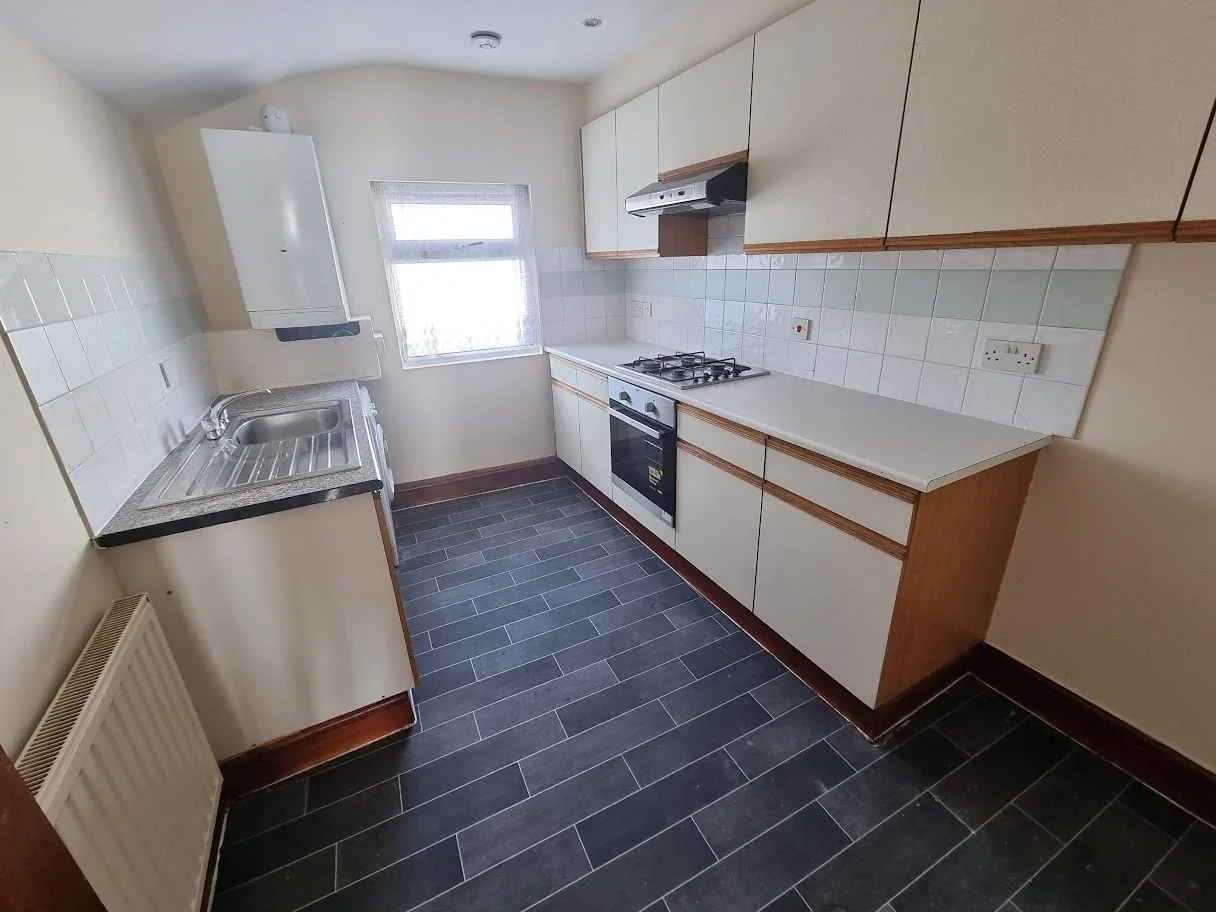 Flat Norbury Road in Greater London
