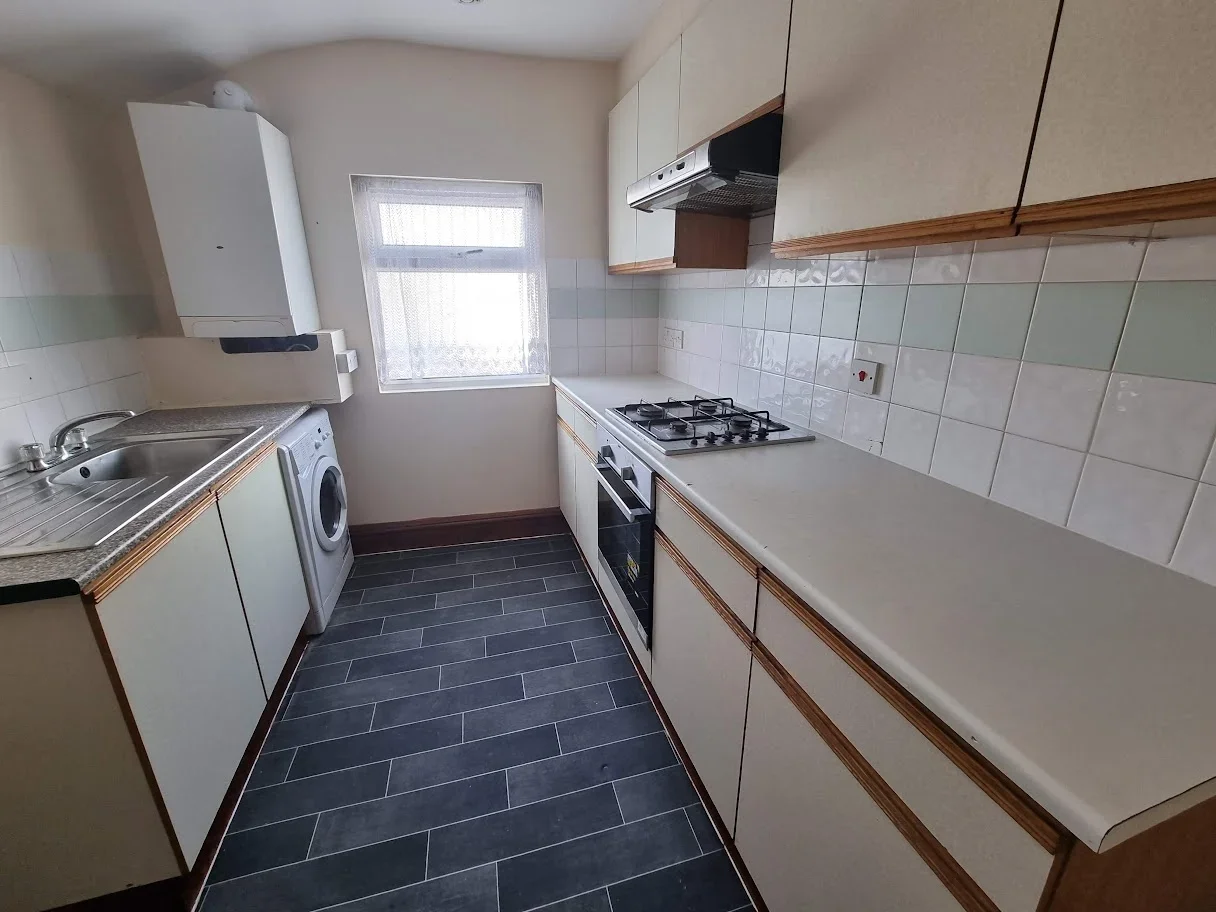 Flat Norbury Road in Greater London