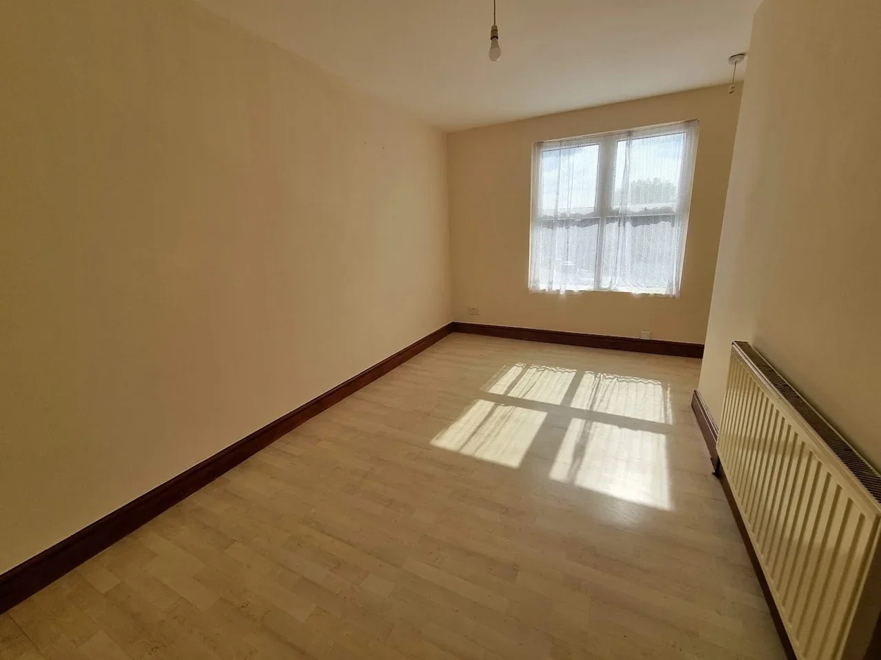 Flat Norbury Road in Greater London