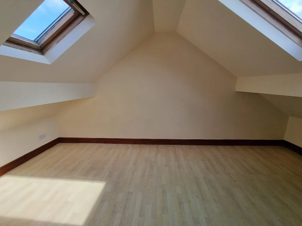 Flat Norbury Road in Greater London