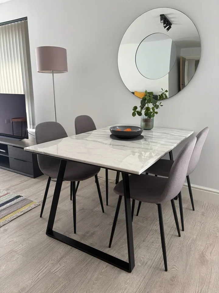 Flat Wellesley Avenue in Greater London
