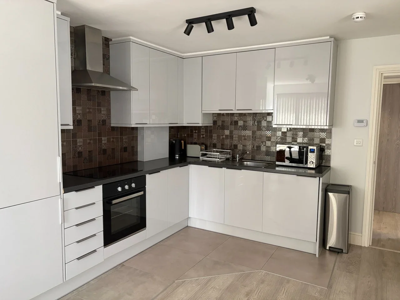 Flat Wellesley Avenue in Greater London