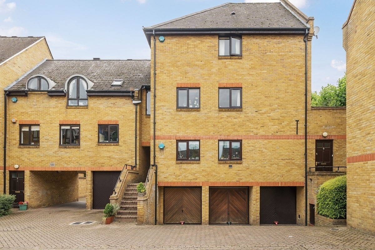 House Welland Mews in Greater London