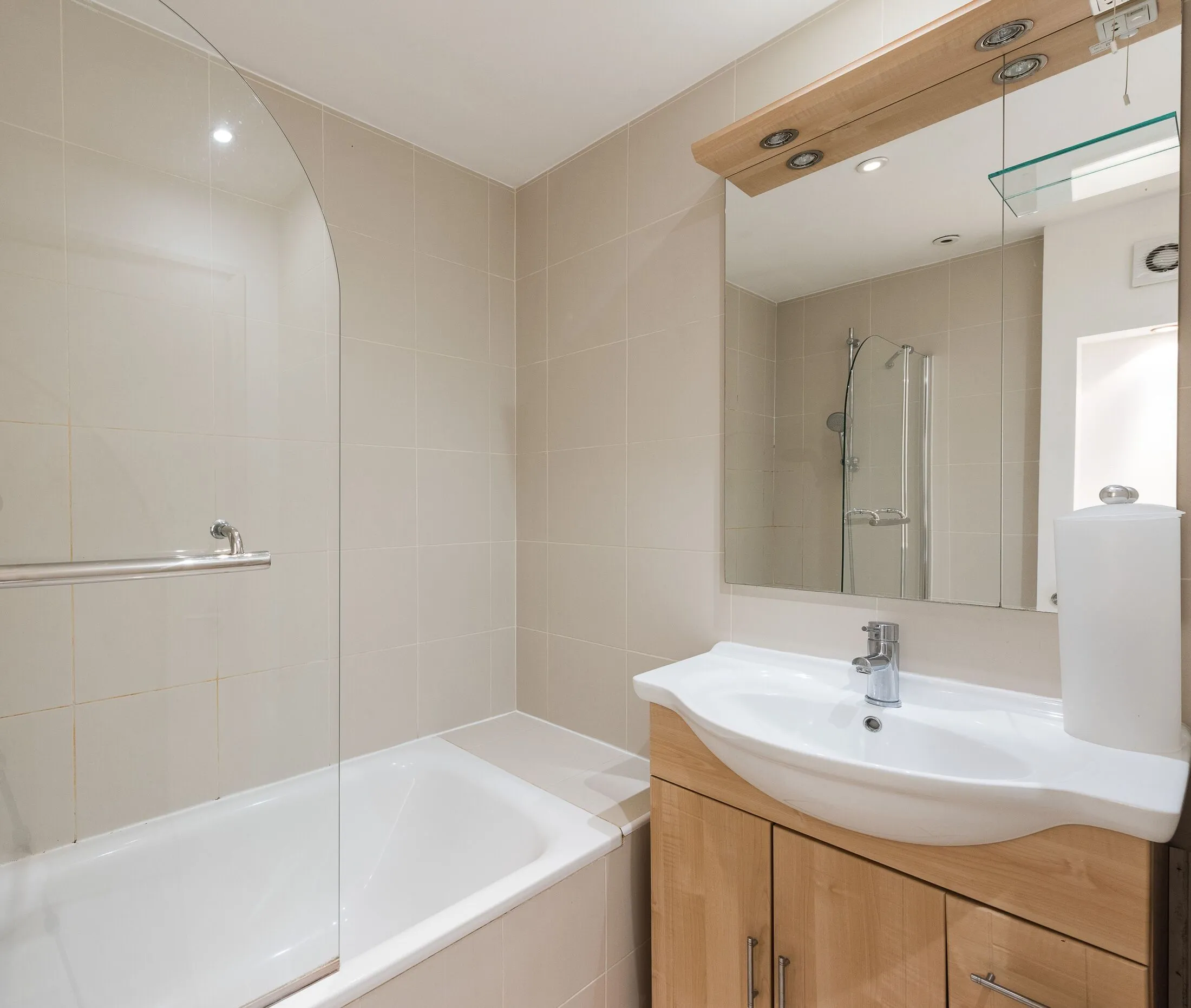 Flat Sloane Avenue in Greater London