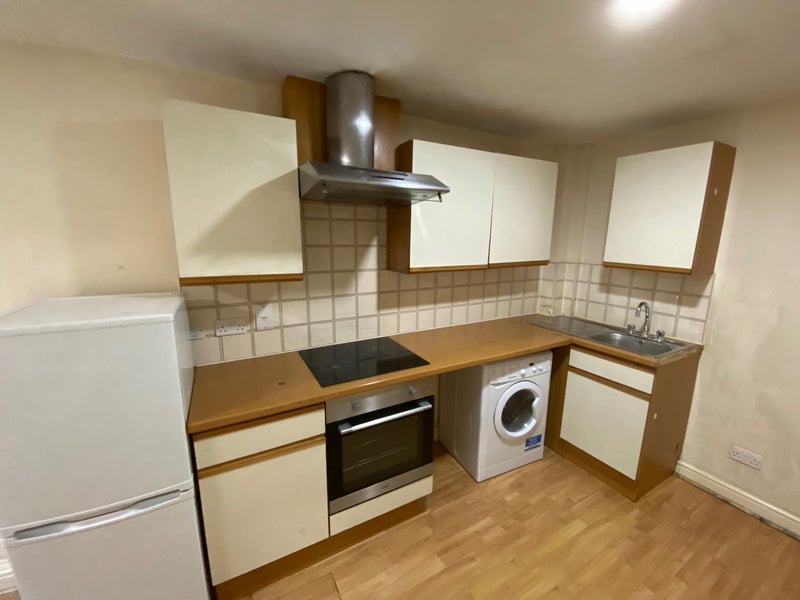 Room Clarendon Road in Leeds