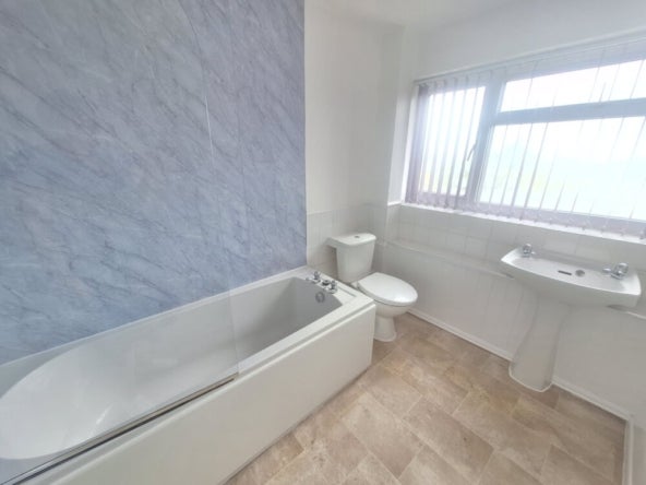 House Millgreen Close in Huntspill