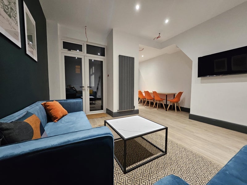 Room Bankfield Avenue in Manchester