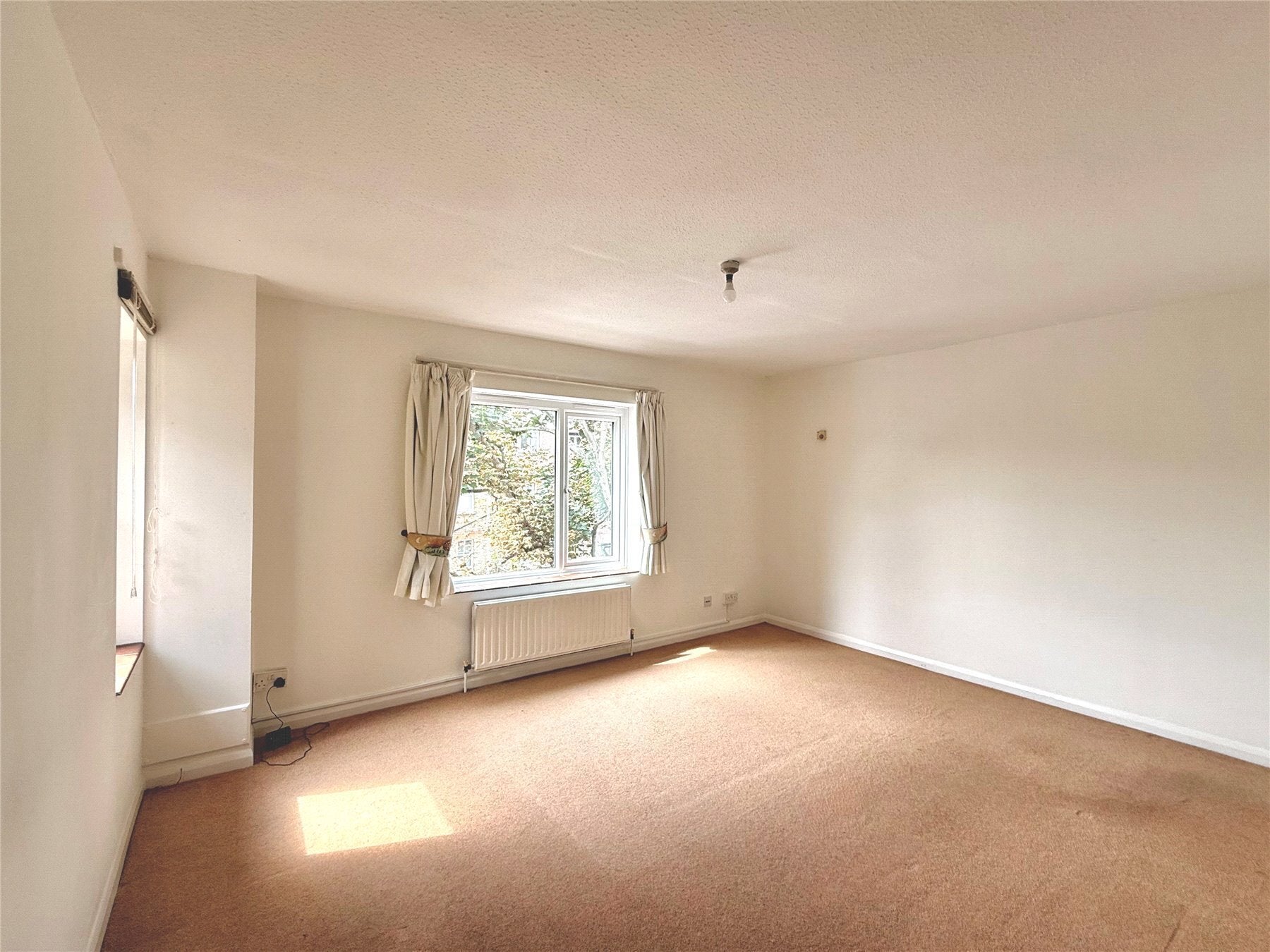 Flat Denmark Road in Greater London