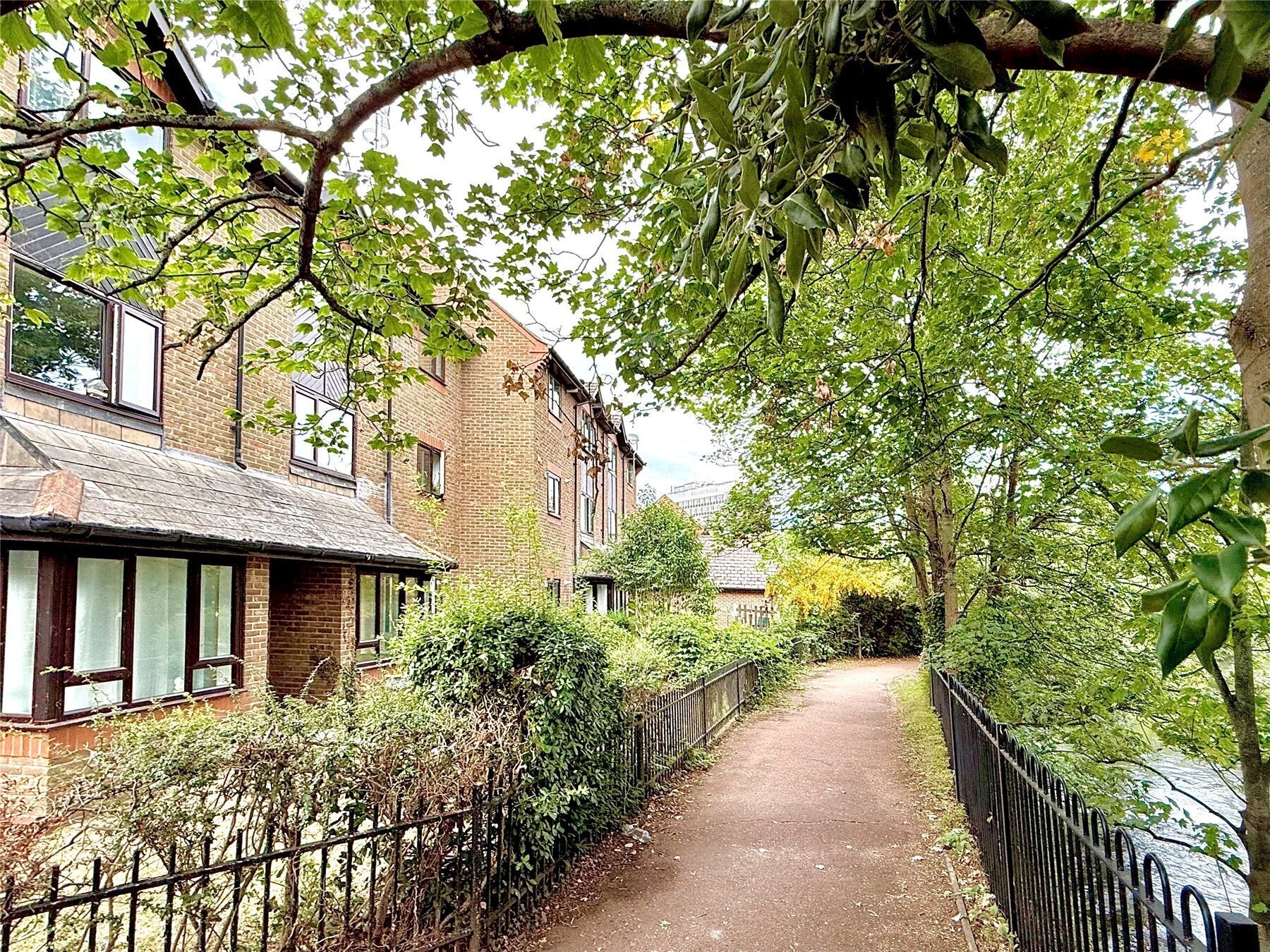 Flat Denmark Road in Greater London