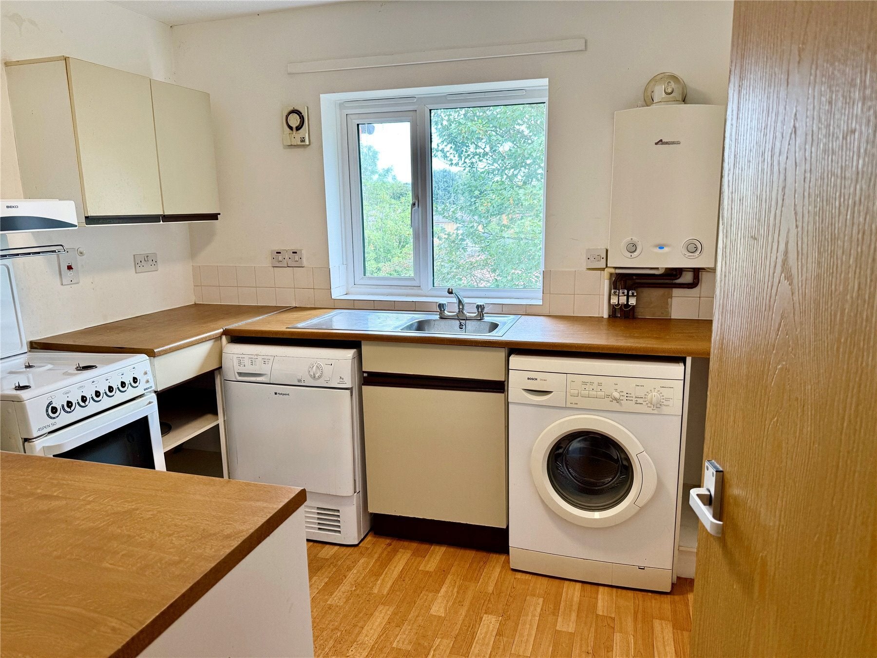 Flat Denmark Road in Greater London