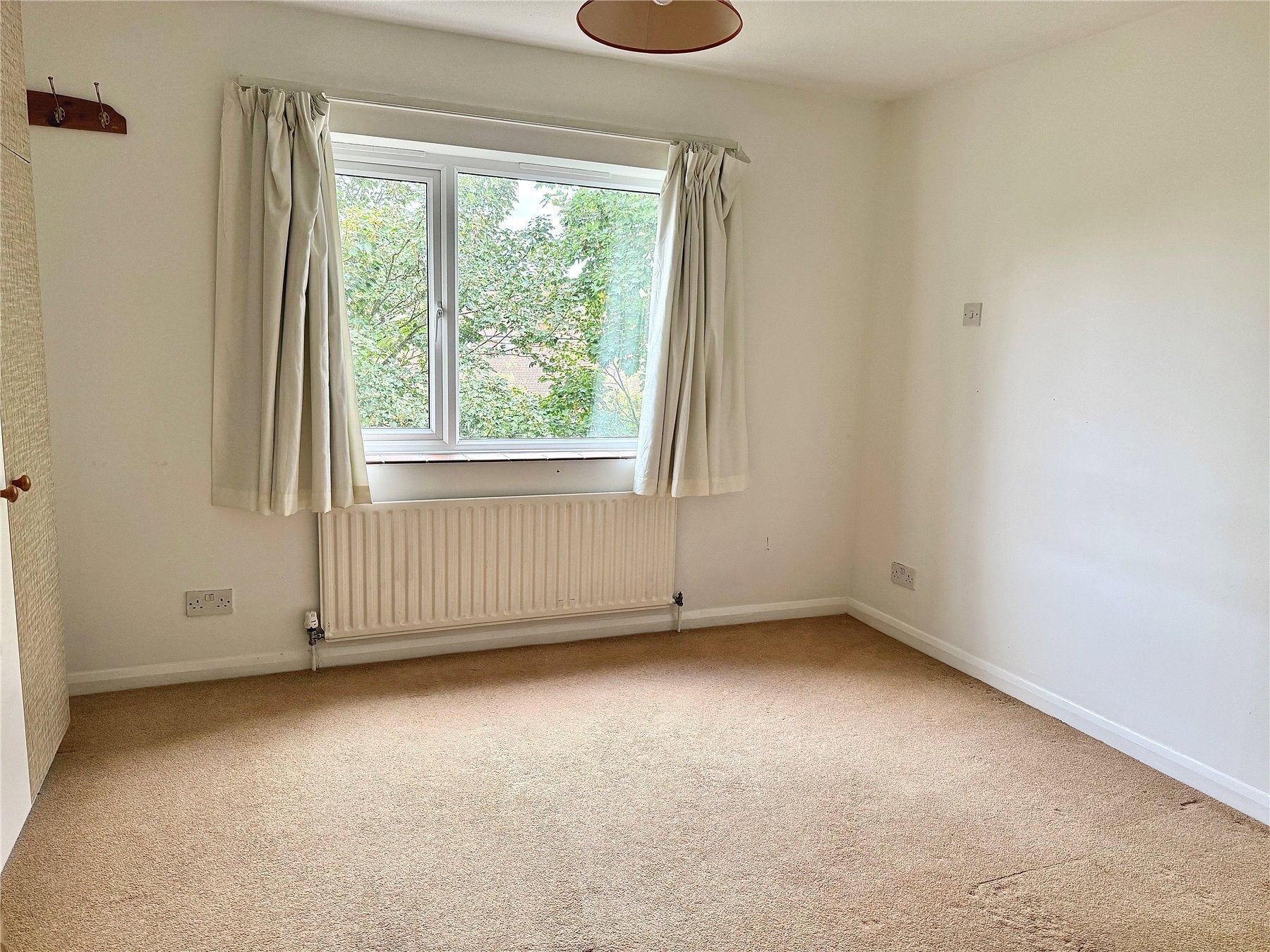 Flat Denmark Road in Greater London