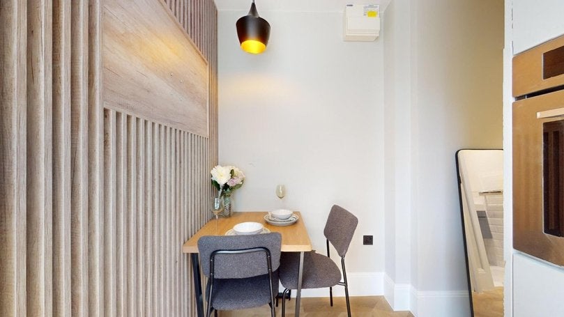 Flat Draycott Avenue in Greater London