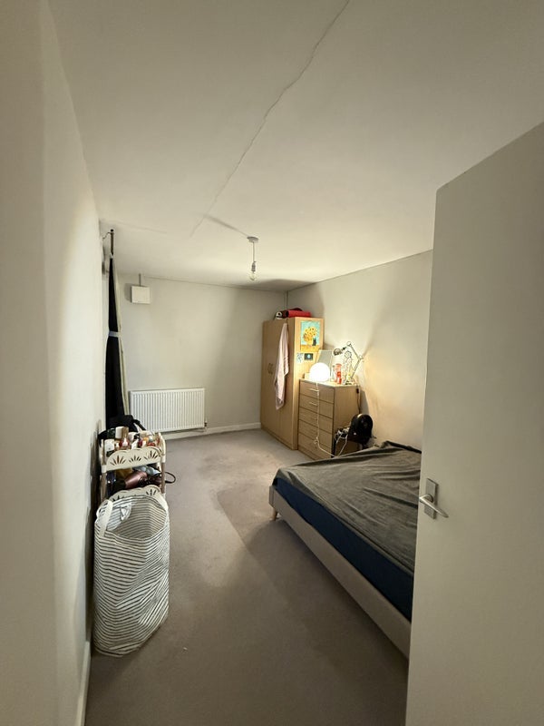 Room Pine Grove in Greater London