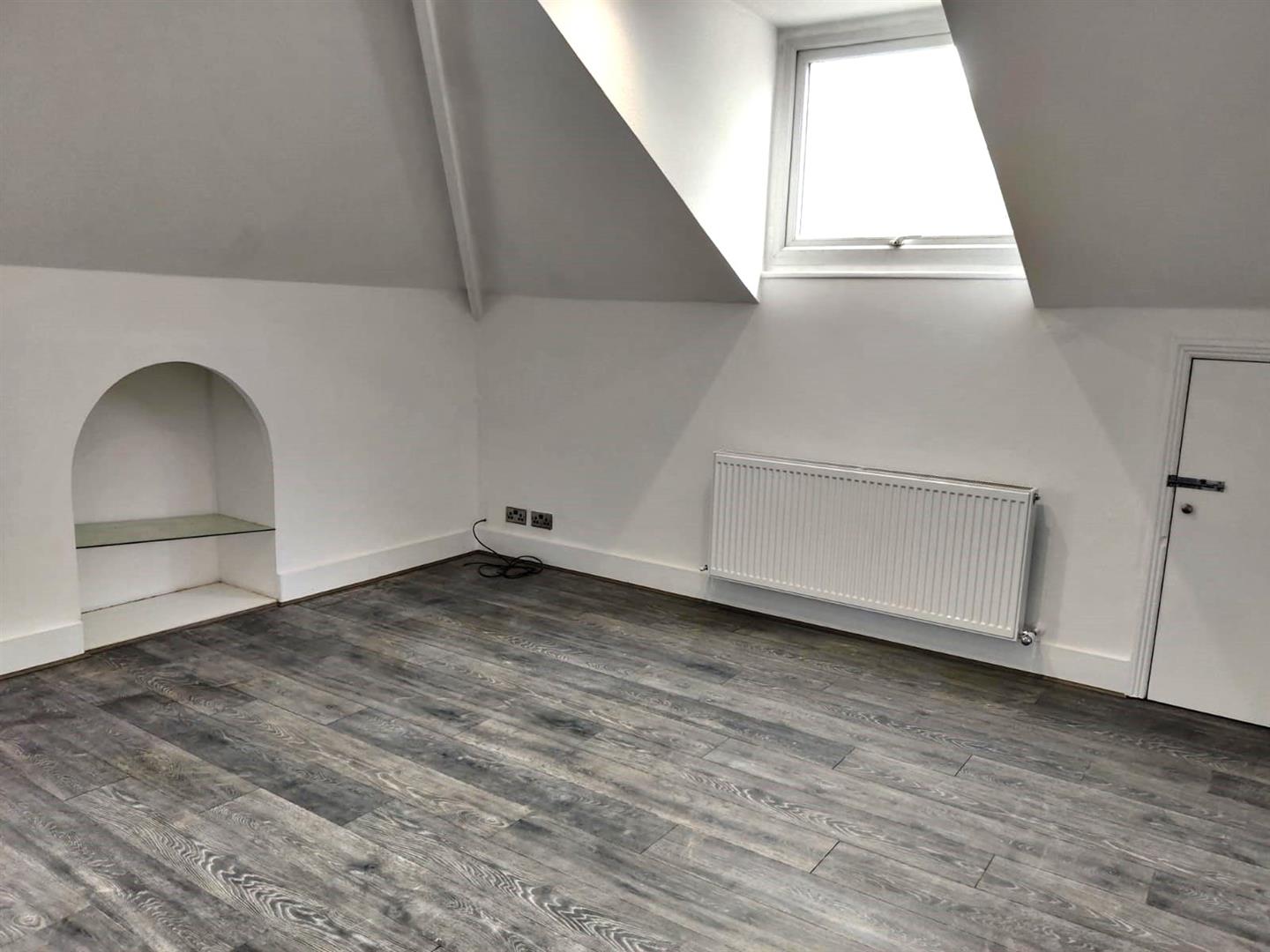 Flat Longley Road in Greater London