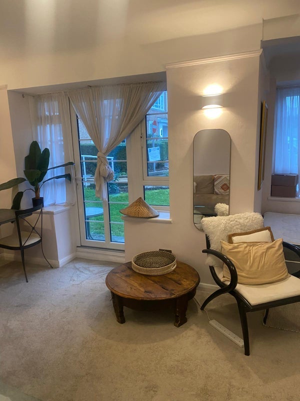 Room Charter Way in Greater London