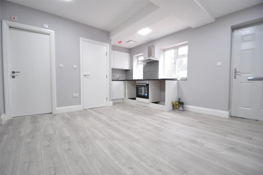 Flat Marion Crescent in Greater London