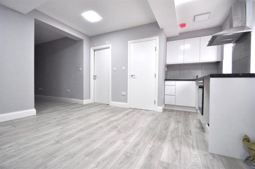 Flat Marion Crescent in Greater London