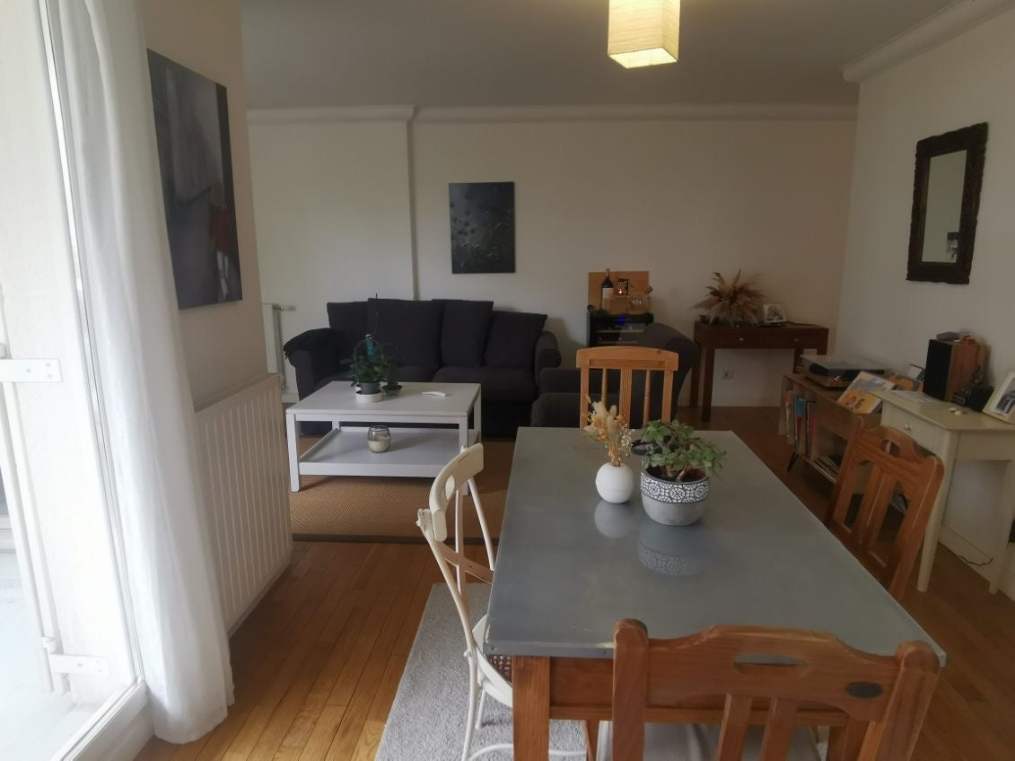 Flat Rue Jean-Paul Alaux in Bordeaux